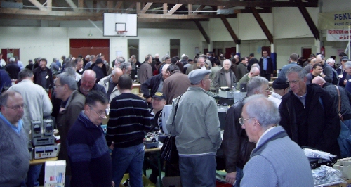 Le vide grenier radio RADIOBROC organis chaque anne par le radio-club de Cestas F6KUQ attire de nombreux radioamateurs de la rgion