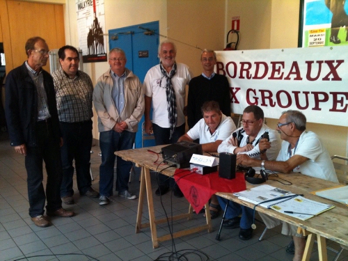 Les radioamateurs du Bordeaux DX Groupe et de F6KNL recoivent une dlgation de radioamateurs espagnols lors des fetes de Pompignac en Gironde