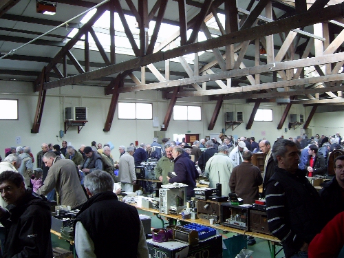 RADIOBROC le vide grenier radioamateur de Cestas organis par le radio-club F6KUQ