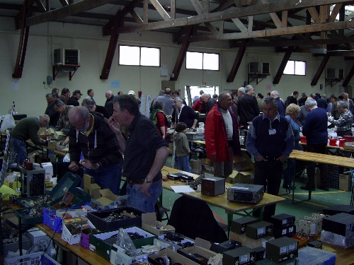 RADIOBROC le vide grenier radioamateur de Cestas organis par le radio-club F6KUQ